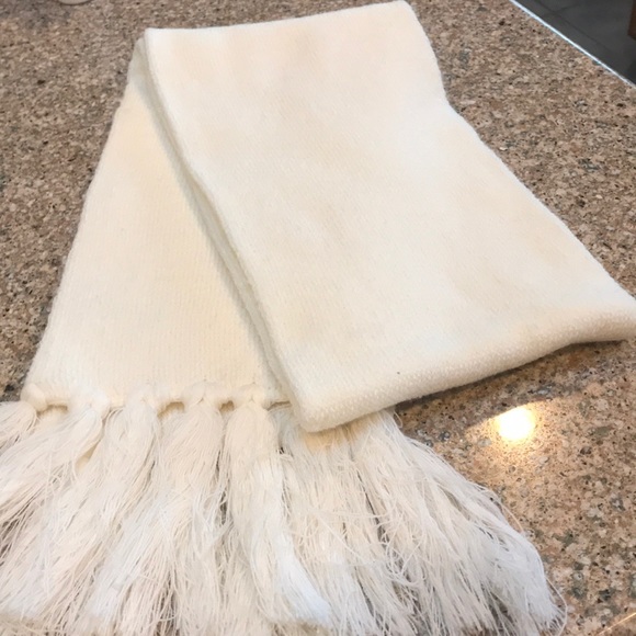 Scarf. NWOT - Picture 3 of 8